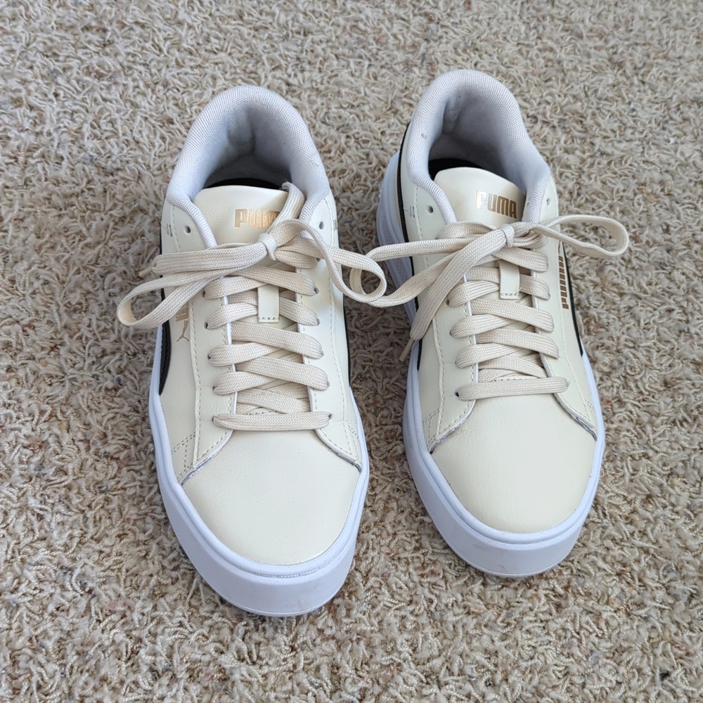 Puma Platform Cream and black sneakers size 8.5